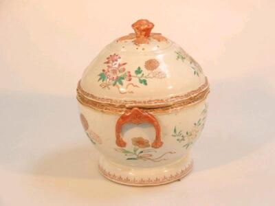 An 18th Century Chinese famille rose tureen and cover with moulded handles - 2