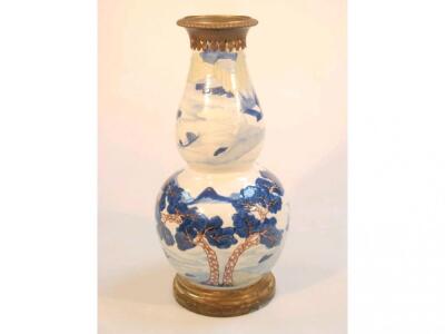 A Chinese double gourd vase