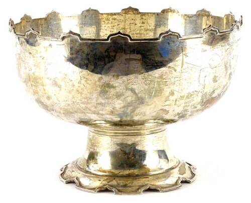 A George V silver rose bowl, with crenulated top and base, Birmingham 1922, 26oz, 24cm dia.