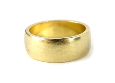 A 9ct gold thick wedding band, 7.2g.