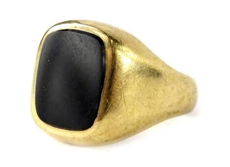 A 9ct gold gent's signet ring, set with square black agate, maker's mark J.H, 5g all in.