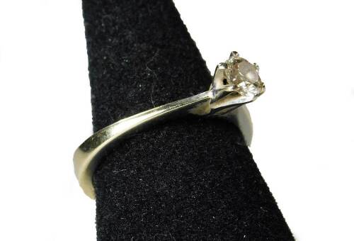 An 18ct white gold diamond solitaire ring, with round brilliant cut stone approx 30 points, in claw setting, ring size N, 4.3g all in.