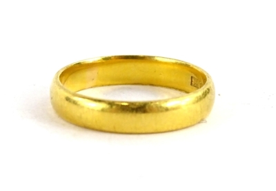 A 22ct gold wedding band, ring size P, 4.8g.