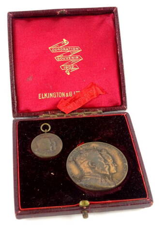 A souvenir Coronation 1902 bronze medallion from Hotel Metropole London, by Elkington and Co, London, in case with pendant miniature medallion.