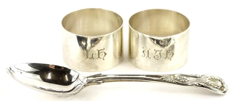 A collection of small server, to include two plain napkin rings engraved with the initials and a small Kings pattern spoon, 3¼oz.