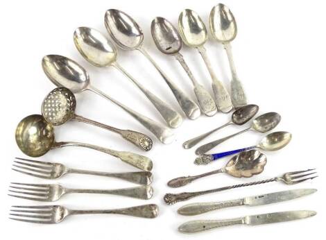 A collection of 19thC and other silver, to include three old English pattern tablespoons, a set of three Newcastle silver fiddle pattern dessert spoons, etc. 21¾oz.