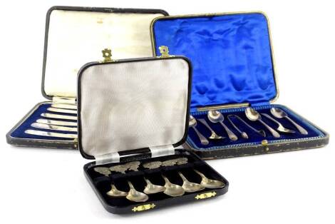 A collection of small silver etc., to include a set of six silver coffee spoons and sugar tongs, in fitted case, 76 knives with plated blades, and a set of six silver commemorative teaspoons each cast with the monogram 5C;