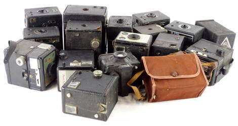 A collection of various boxed cameras, to include Ensign.