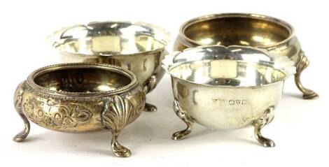 A pair of early 20thC silver salts, each with a petalted border and three feet, and two similar open salts, 4¾oz.