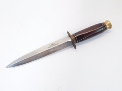 A Southern & Richardson World War II fighting knife, with sheaf, numbered in ink verso 5783687, 29.5cm L. - 2