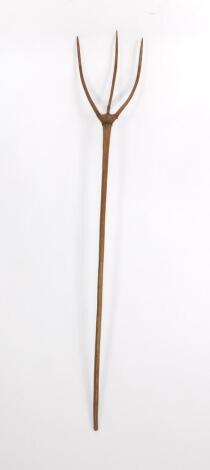 A Victorian pine hand hay rake, 228cm.