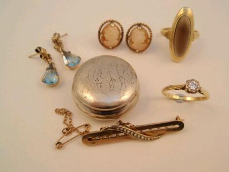 A small jewellery box and contents being a cabachon and smoky quartz 18ct gold dress ring