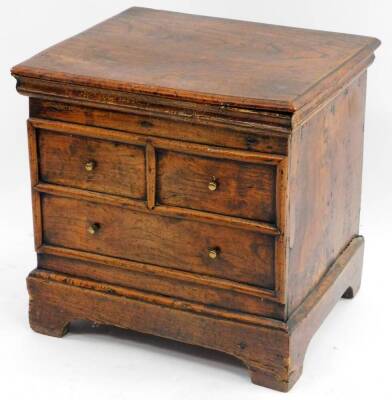 A late 17thC/early 18thC oak box commode, with a rectangular hinged top with a moulded edge, enclosing a vacant interior, the front with an arrangement of two short and one long dummy drawer on bracket feet, 49cm H, 50cm W, 42cm D.