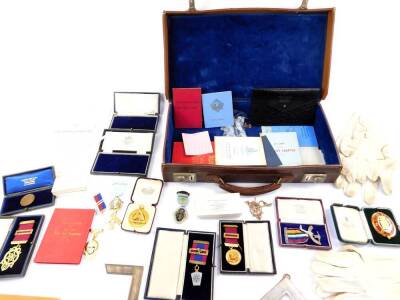 Masonic jewels and ephemera, some silver gilt or gold, many cased, in a brown leather case.