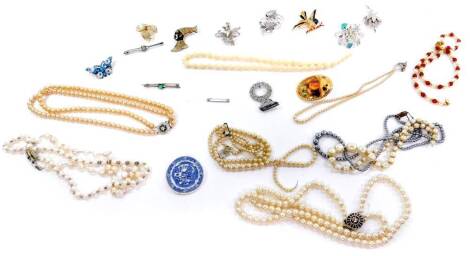 Silver and costume jewellery, including niello and ivory brooches, gold dipped floral brooch, Ingersoll gentleman's wristwatch, pendants, earrings, etc. (qty)