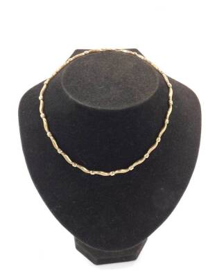 A 9ct gold necklace, of textured wavy form on a snap clasp, 8.5g.