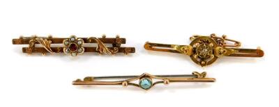 A Victorian 9ct gold amethyst and seed pearl floral bar brooch, 9ct and aquamarine bar brooch, 3.6g, together with a 15ct gold and diamond bar brooch with safety chain as fitted, 2.9g. (3)