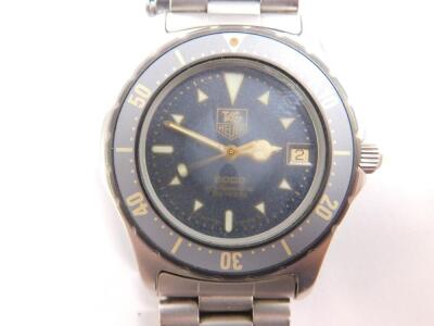 A Tag Heuer 2000 Professional Diver's watch, black dial with centre seconds, date aperture, on a bracelet strap, boxed. - 2