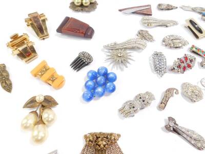 Costume jewellery, including paste set clips, and clips formed as fruit, etc. (qty) - 3