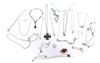 Silver and costume jewellery, including necklaces and pendants on chains (a qty).