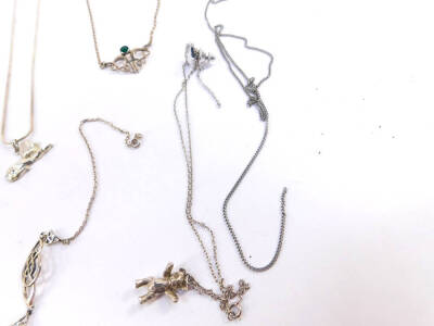 Silver and costume jewellery, including necklaces and pendants on chains (a qty). - 4