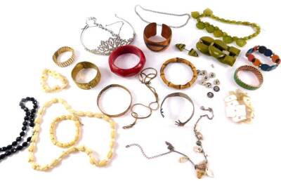 Costume jewellery, including a green plastic bracelet, brooch and necklace, a tiara and a hammered copper cuff. (qty)