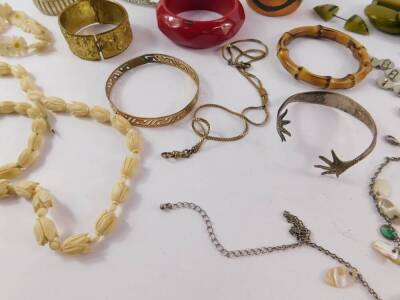 Costume jewellery, including a green plastic bracelet, brooch and necklace, a tiara and a hammered copper cuff. (qty) - 2