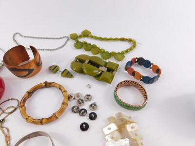 Costume jewellery, including a green plastic bracelet, brooch and necklace, a tiara and a hammered copper cuff. (qty) - 3