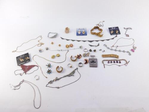 Costume jewellery, including necklaces, bracelets, rings and earrings. (qty)