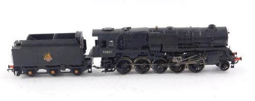 A kit built OO gauge BR9F Class locomotive, British Rail black livery, no.92025, 2-10-0.