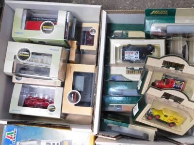 Lledo Oxford and other die cast motor cars and trucks, various scales, boxed. (qty) - 2