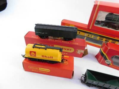 An Hornby OO gauge B12/3 locomotive, LNER green livery, 4-6-0, 8579, R284, two GWR coaches, a Hornby shunting engine, BR black livery, 47606, boxed and unboxed. (11) - 4