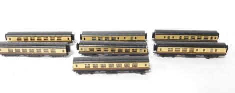 Seven Exley OO gauge coaches, Great Western brown and cream livery, all 3rd class.