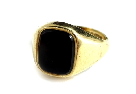 A 9ct gold gent's signet ring, set with rectangular black agate stone, makers stamp W M, ring size P½, 6.5g all in.