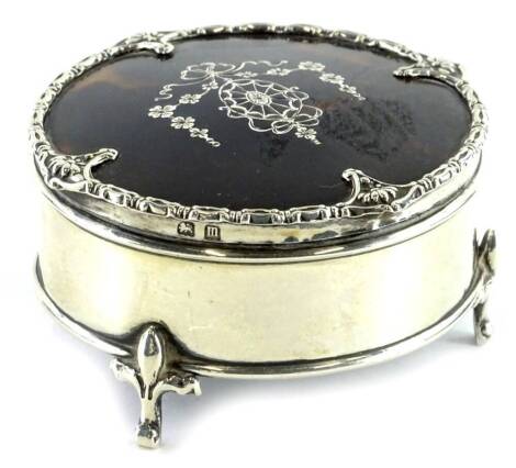 A George V silver and tortoise-shell circular trinket box, the hinged lid with piquet decoration of swags, bows etc., on three scroll feet, Birmingham 1912, 7cm dia.