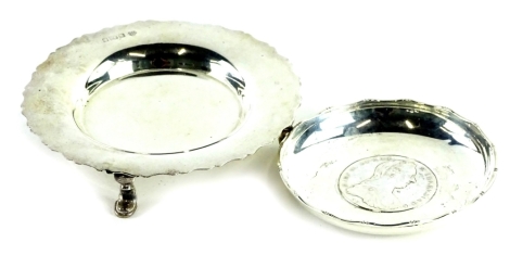 A white metal dish, inset with an Austrian 1780 coin, stamped Made in Hong Kong and a small silver dish on three feet, 5oz, (2).