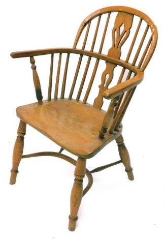 A 19thC ash and elm Windsor chair, with turned legs and crinoline stretcher. (AF)