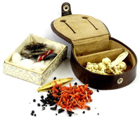 A quantity of costume jewellery, to include silver filigree flower brooch, coral beaded necklace, (AF), bone necklace and a horse shoe shaped jewellery box. (a quantity)