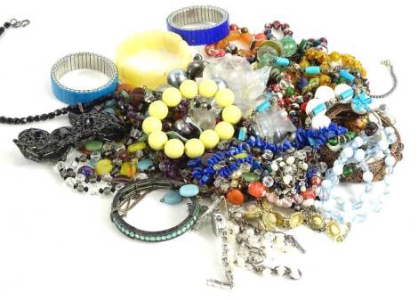 A quantity of costume jewellery and effects, to include beaded necklaces, natural stone necklaces, various other bangles, etc. (a quantity)