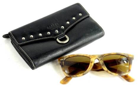 An Osprey London ladies leather purse, a pair of vintage Ray Ban sunglasses, marked B and L Ray Ban USA and numbered 5022. (2)