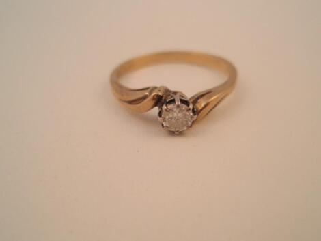 A solitaire diamond ring set with a round brilliant cut stone of 0.20ct approx