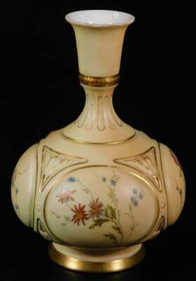 A Royal Worcester blush ivory panel vase, shape code 1671, puce Worcester marked, 1895, 15cm H. - 2