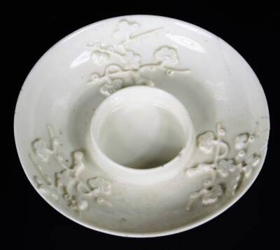 A St Cloud Porcelain or Mennecy Trembleuse tea bowl and saucer, c1748, decorated with moulded stylized blossoms, tea bowl 9cm Dia., saucer 13cm Dia. - 2