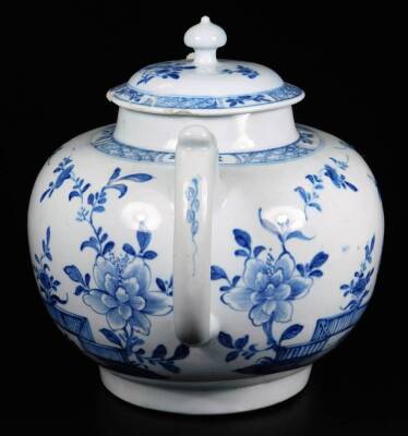 A Worcester porcelain punch pot and cover, c1756-58, painted in the Zig-Zag Fence pattern in blue and white, scratch and workman's mark and period, marked X with scratch line, 20cm H. - 4