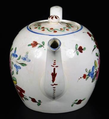 An 18thC Leeds Creamware teapot and cover, c1770, decorated with typical flower groups with a blue line, 10cm H. - 2