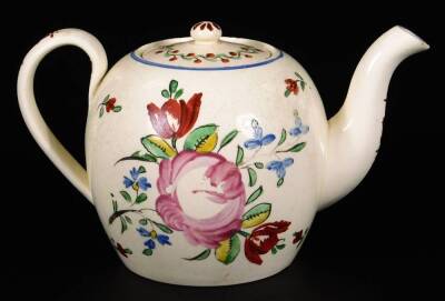 An 18thC Leeds Creamware teapot and cover, c1770, decorated with typical flower groups with a blue line, 10cm H. - 3