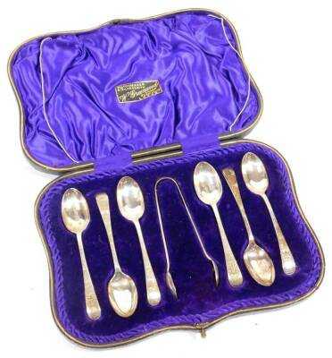 A cased set of George VI silver teaspoons, 11cm W, with sugar bows, old English pattern raised with flowers, initialled, Sheffield 1911, 3½oz. (cased)