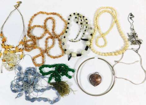 A quantity of costume jewellery necklaces, to include imitation jade necklace, heart shaped pendant, silver plated necklace, various chains, etc. (1 box)