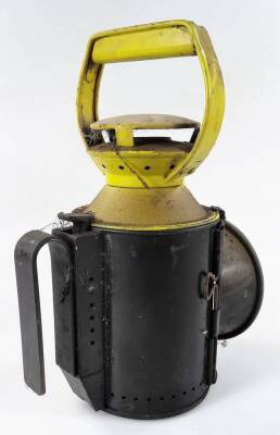 An early 20thC British Rail lantern, in yellow and black colour way, of cylindrical form, with front glass and fixed handle, 29cm H. - 2