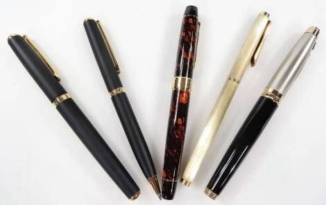 Various pen and pen sets, to include an Inoxcrom Guinness fountain pen 14cm W and ball point set, in black with gilt trim, Ronson 1896 fountain pen, another by Boots, gilt coloured pen, etc. (a quantity in four cases)